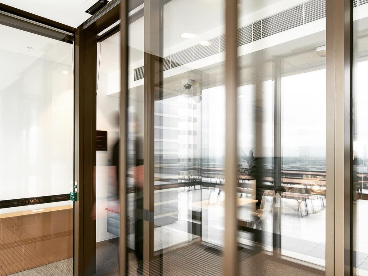 Automatic Door Operators Maputo: MC-125 and MCW-100 Sliding entrance interior of the kind automatic door operators Maputo projects serve
