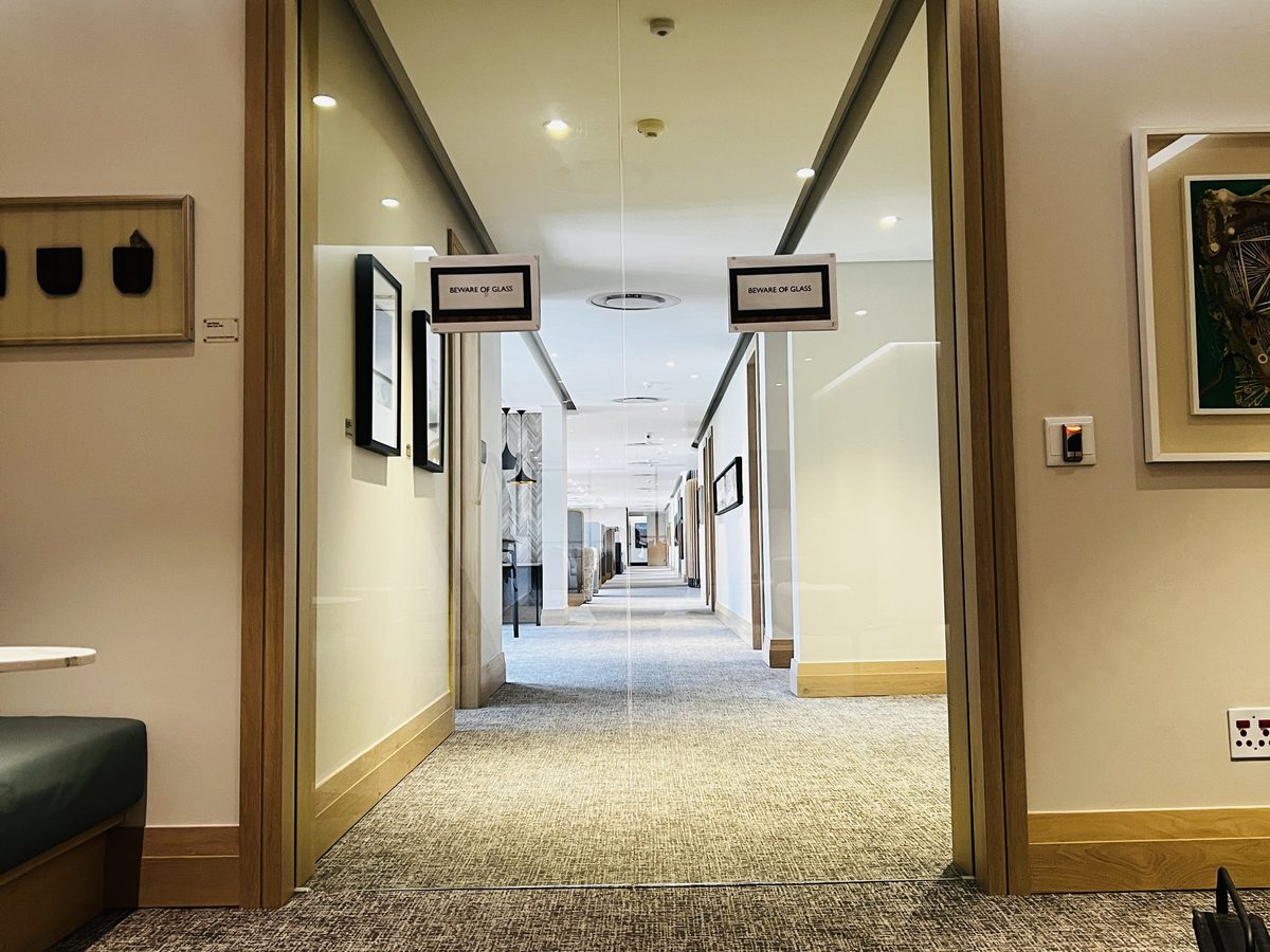 Wide automatic door opening in a commercial interior