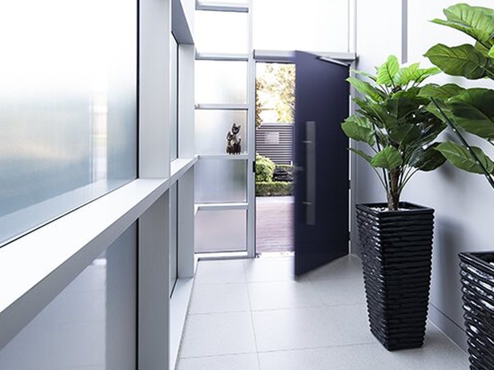 Automatic swing doors opening on the MCW-100 operator